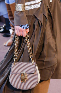 Details Chloé Fall 2018 Ready-to-Wear , Детали коллекции Хлоя осень зима 2018 , Fashion show , неделя моды в Париже , PFW , Paris Fashion Week , Mainstyles